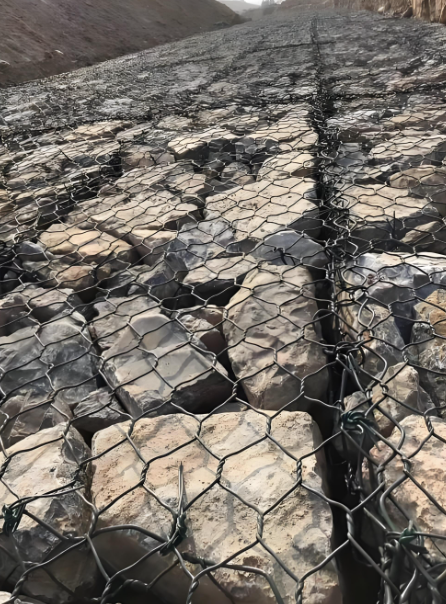 Derniers blogs de l'entreprise sur Les machines à mailles de gabions automatisées permettent des projets de construction durables