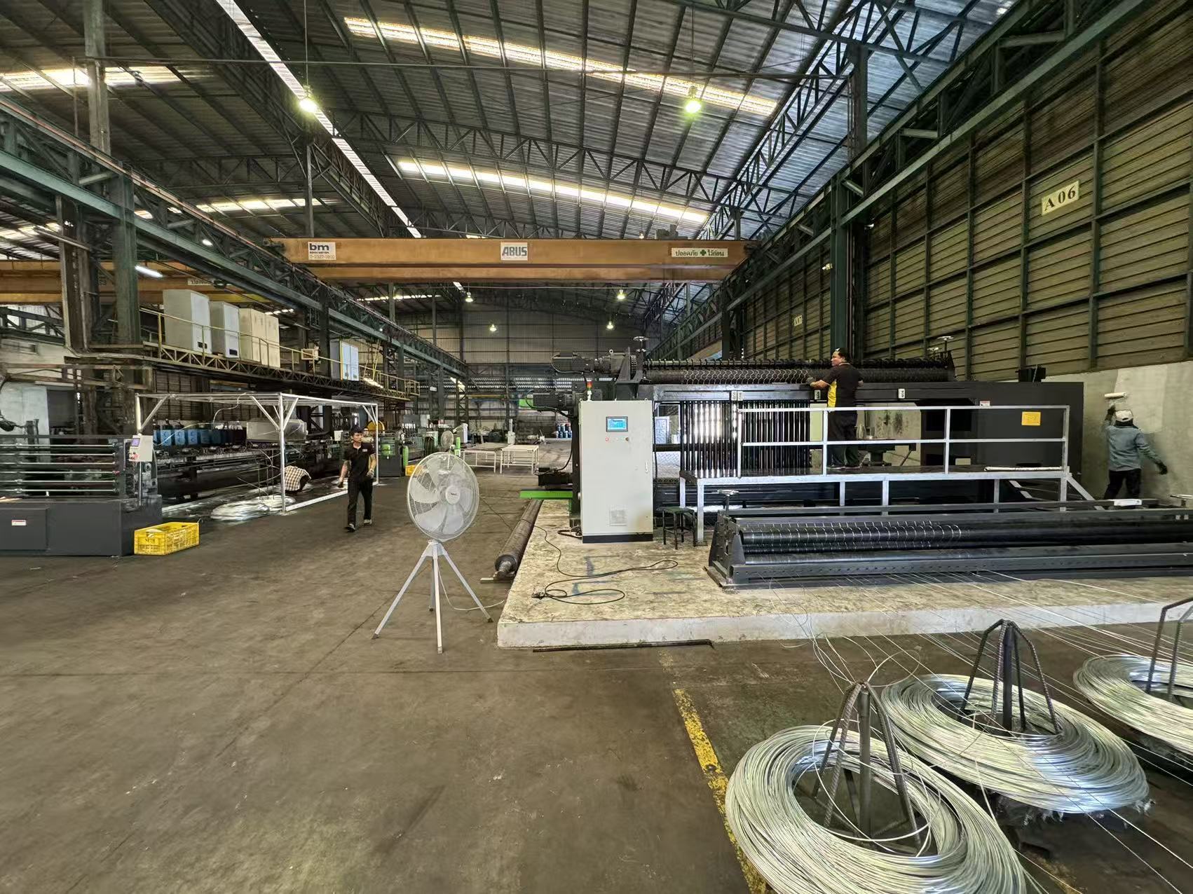 Derniers blogs de l'entreprise sur What Causes Low Output in a Gabion Mesh Machine and How Can Production Efficiency Be Improved?