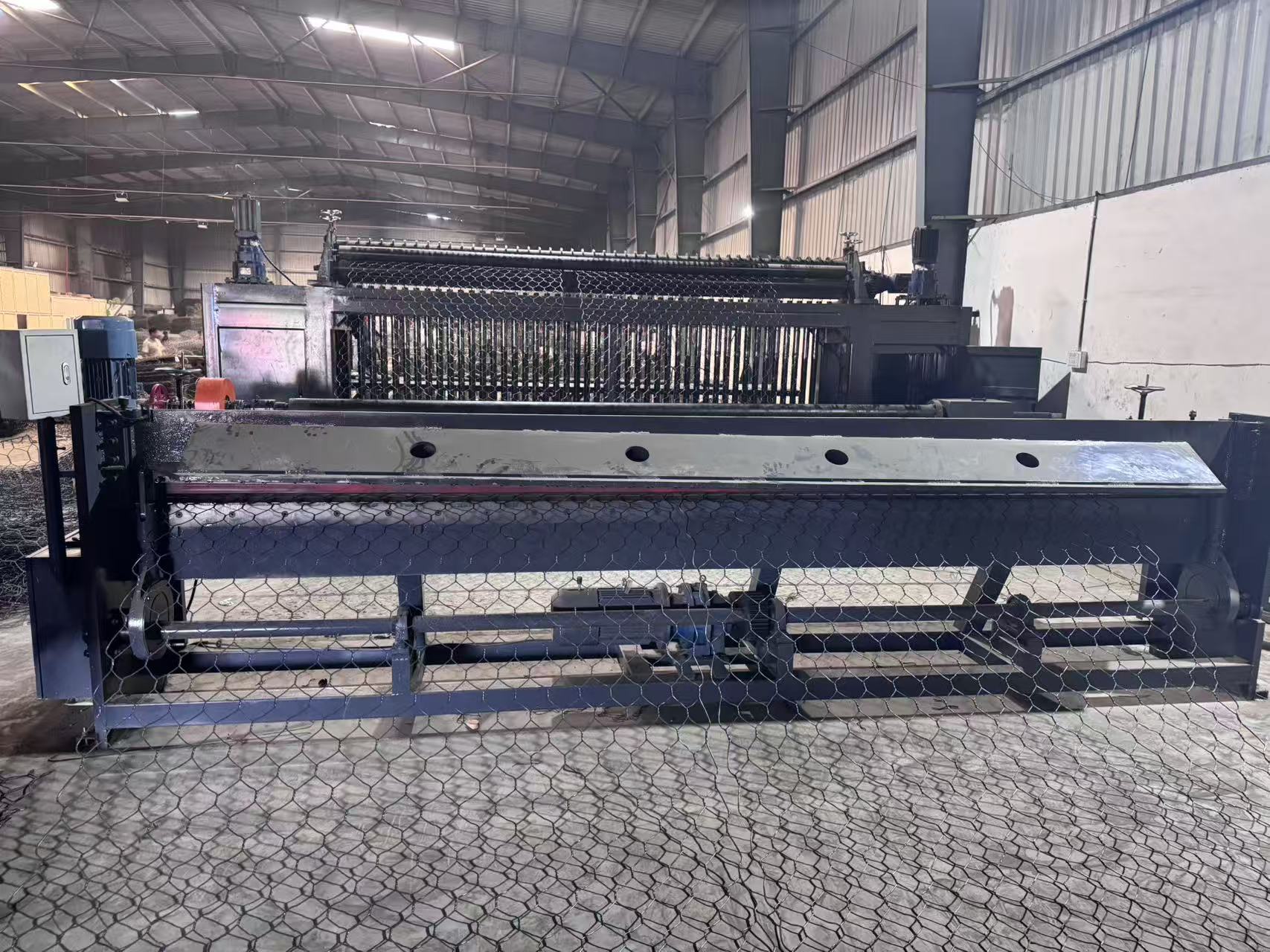 Derniers blogs de l'entreprise sur Delta Servo Gabion Mesh Machine Successfully Exported and Commissioned in India